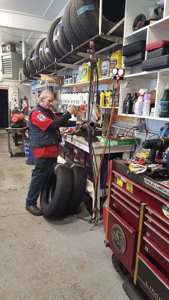 Hicksville Auto Mechanic